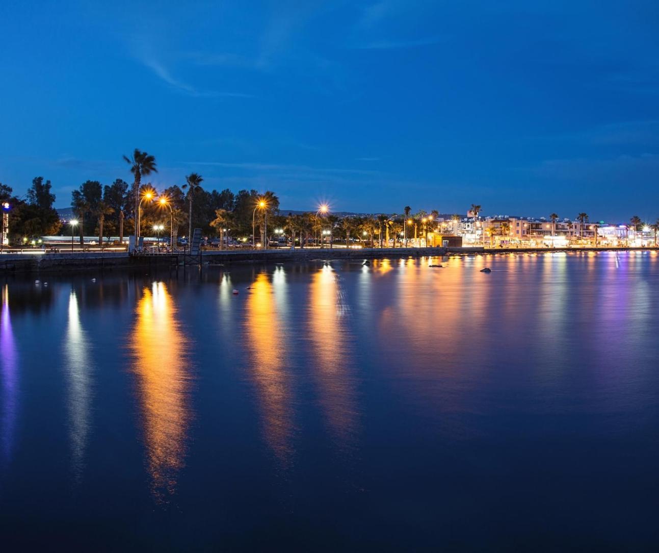 Dreamy 2 Bed Apartment By The Sea Paphos Eksteriør billede